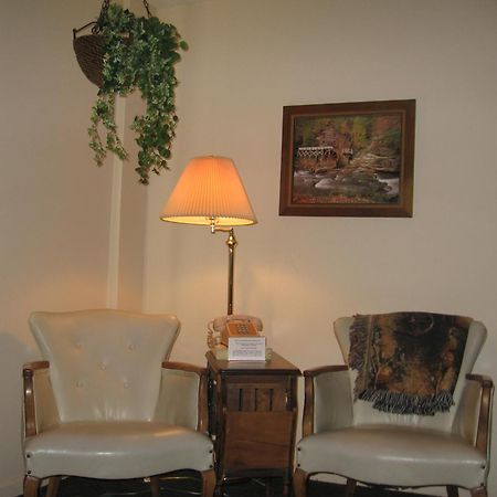 White Columns Motel Pine Mountain  Buitenkant foto