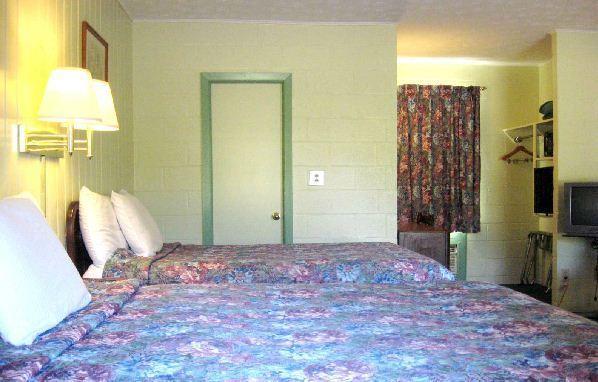 White Columns Motel Pine Mountain  Buitenkant foto